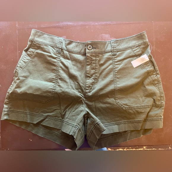 NWT! Green Old Navy High-Waisted Chino Shorts - Picture 2 of 5